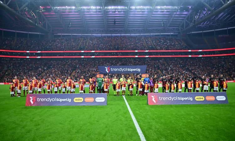 <p>Süper Lig'de Galatasaray, sahasında Gençlerbirliği'ni 3-2 mağlup etti.</p>
