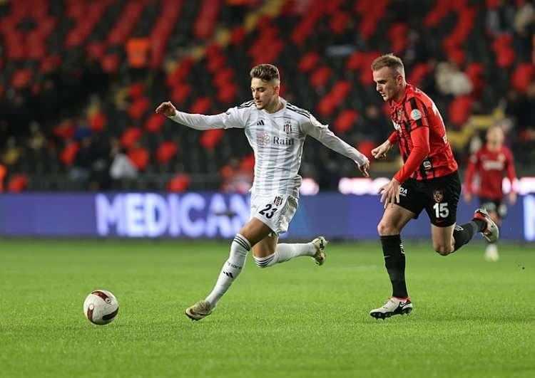 <p><span style="color:#B22222"><strong>AYDIN</strong></span></p>

<p> </p>

<p><strong>Beşiktaş</strong></p>
