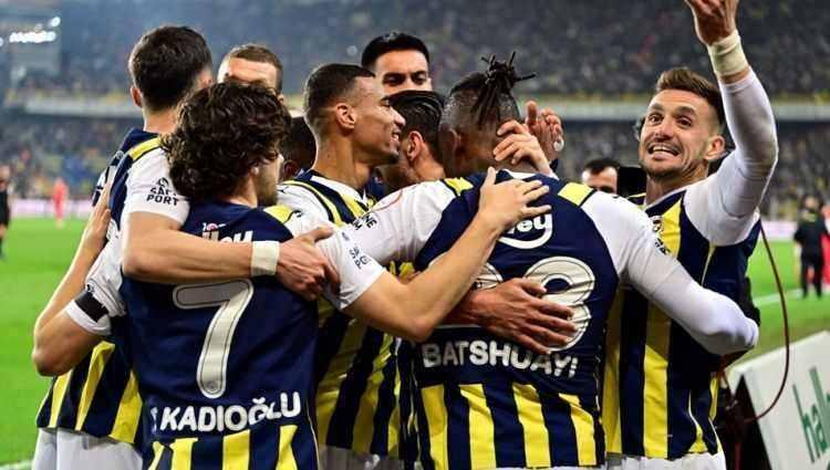 <p><span style="color:#B22222"><strong>RİZE</strong></span></p>

<p> </p>

<p><strong>Fenerbahçe</strong></p>

