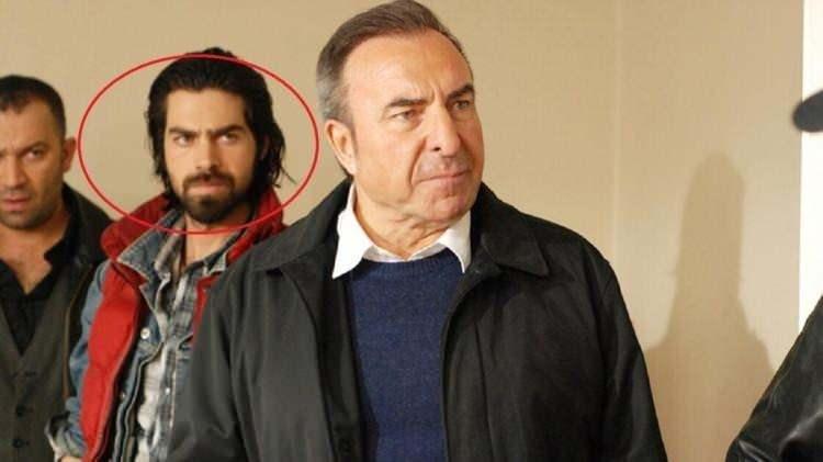 <p><strong>Türk televizyonlarının en uzun soluklu dizilerinden 'Arka Sokaklar'da oynadığı "Murat" karakteriyle hafızalara kazınan Uğur Pektaş, başarılı oyunculuk performansıyla gönüllere taht kurmuştu.</strong></p>
