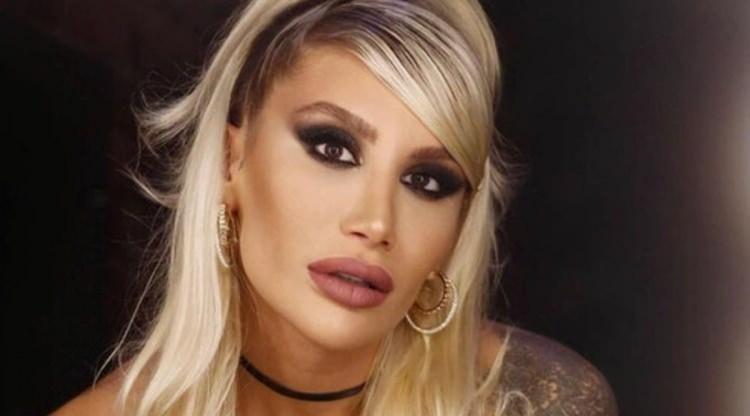 <p>&Uuml;nl&uuml; şarkıcı <strong>İrem Derici'nin</strong> g&ouml;zlerden uzakta yaşayan 20 yaşındaki kardeşi <strong>R&uuml;zgar Derici</strong>, <strong>bahis soruşturması</strong> kapsamında futboldan men edildiği &ouml;ğrenildi.&nbsp;</p>
