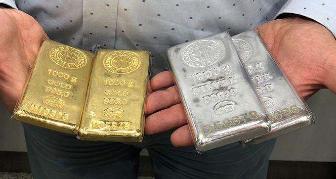 <p>O yüzden yatırımcı şunu teknik olarak takip edecek, yorumculardan, ekonomistlerden; rasyo bugün 80 ama 70'e mi gerileyecek, 90'a mı çıkacak?</p>

<p>Eğer 70'e gerilerse 10 kilogram gümüş kazanacak, eğer 90'a çıkarsa 10 kilo gümüş kaybedecek. Bunun böyle dengelemesi lazım.</p>
