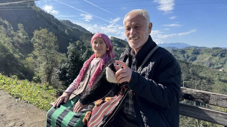 <p><span style="color:#A52A2A"><strong>"2 BİN LİRADAN SATIYORUM"</strong></span></p>

<p>Sağlam, keçi kılı ipten çorap örmeye 10 yaşında başladığını anlatarak, <strong>"Eskiden evin altı kahvehaneydi. Arkadaşlar burada çorap örerdi. O zaman onlara bakarak öğrendim. Ben de başladım. Onların hepsi öldü. Aralarında ören tek ben kaldım. Örmeye devam ediyorum. Ördüklerimin çiftini 2 bin liradan satıyorum." </strong>dedi.  </p>
