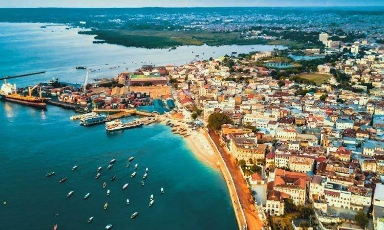 <p><strong><span style="color:#B22222">19)  TANZANYA</span>  |  Nüfus tahmini: 244,8 milyon</strong></p>

<p> </p>

<p>Tanzanya'nın 2100 yılına kadar küresel ekonomiye %1,02 oranında katkıda bulunacağı öngörülmektedir. Ülkenin nüfusu 2100 yılına kadar 244.819.000'e ulaşacak. Ülkenin tahmini <span style="color:#B22222">GSYİH'si 4,58 trilyon dolar</span> olacaktır.</p>
