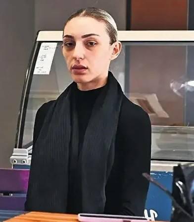 <p>Show Haber'in haberine göre, 'katil evlat' iddiasına Ülkem <strong>"Bunu söyleyen insanların merhametsiz, vicdansız olduğunu düşünüyorum. Çünkü neden? O benim annem"</strong> ifadelerini kullanıp iftira dedi:</p>
