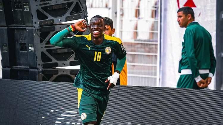 <p>Genç yıldız adayının Fenerbahçe'de forma giymesi için 18 yaşını doldurması gerekiyor.</p>
