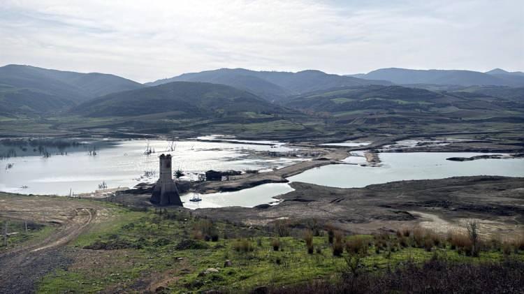 <p><span style="color:#B22222"><strong>'SU KESİNTİLERİ UYGULAMAK ZORUNDA KALACAĞIZ'</strong></span></p>

<p> </p>
