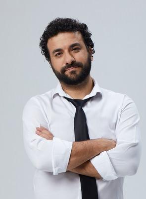 <p>YouTube'da yaptığı ve neredeyse her bölümü trendlere oturan <strong>Konuşanlar</strong> programıyla tanınan Hasan Can Kaya, gösterisini izlemeye gelen bir kişiyi Hz. İsa'ya benzeterek, <strong><span style="color:#800080"><em>"EYT’den yararlansaymış böyle olurmuş. Gördüğünüz gibi sizin için çarmıha da gerildi"</em></span> </strong>sözleriyle dalga geçmişti.</p>
