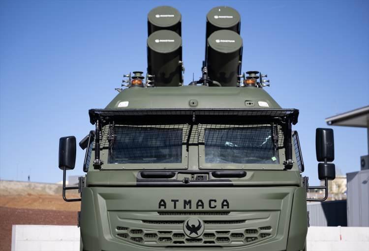 <p>Balistik füzelerin sahada oyun değiştirici rolleriyle güçlü ve modern bir ordunun envanterinde olmazsa olmazlardan biri haline geldiğini vurgulayan İkinci, <strong>"Biz de bu alanda ülkemizin ihtiyaçlarını yerli ve milli şekilde karşılamak için yeni sistemler geliştirmeye devam ediyoruz."</strong> dedi.</p>

<p> </p>
