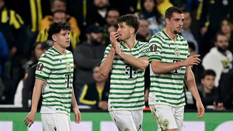 <p>Magyarhirlap: Ferencvaros'un İstanbul'daki muhteşem beraberliği. Sıkı mücadele eden ve taktiksel futbol oynayan Ferencvaros, İstanbul'da haklı olarak bir puanı aldı.</p>

