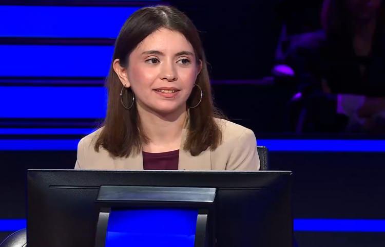 <p><strong>İlk soruları kolaylıkla yanıtlamayı başaran Ünlütürk, birinci barajı rahatlıkla geçti. Ardından ikinci baraj sorusunu da doğru yanıtlayan yarışmacı, hedefi olan 200 bin TL değerindeki soruya ulaşmayı başardı.</strong></p>
