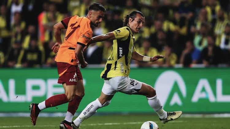 <p>Fenerbahçe ile Galatasaray'ı karşı karşıya getirecek bu karşılaşma öncesi Sarı-kırmızılıların, rakibiyle Kadıköy'de yaptığı son maçlarda galibiyet sayılarında üstünlüğü bulunuyor.</p>
