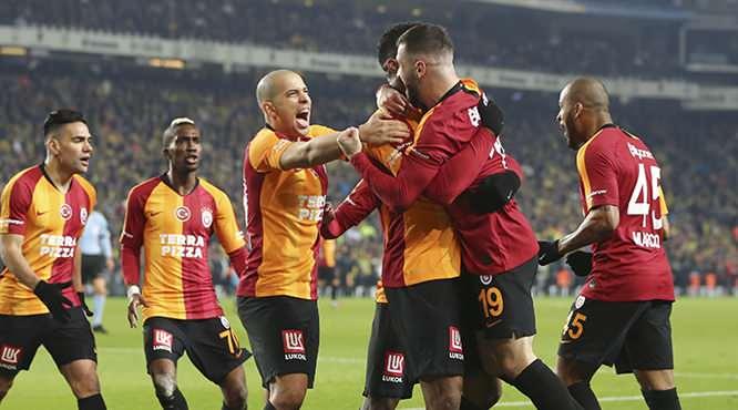<p>Galatasaray, 23 Şubat 2020 tarihindeki derbiyle rakibine karşı 20 yıl sonra deplasmanda kazanırken, bu maçla birlikte 6'sı Süper Lig, 1'i de Türkiye Kupası olmak üzere oynadığı son 7 karşılaşmada rakibine 5 kez üstünlük kurmayı başardı.</p>

