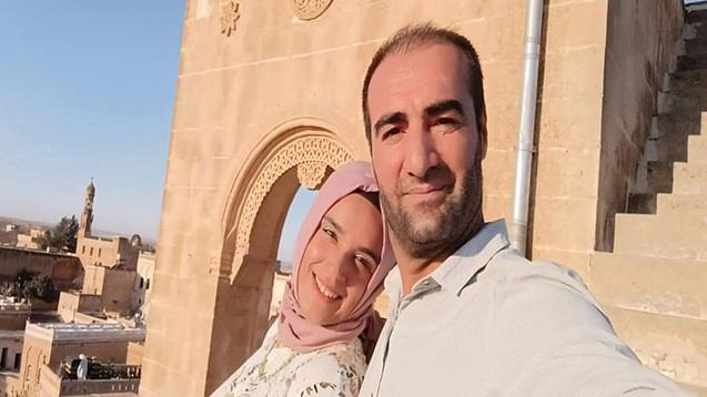 <p>Mardin'in Kızıltepe ilçesinde <span style="color:#A52A2A"><strong><em>Berna Kaya (33), eşi Mehmet Kaya (37) ve çocukları Samyeli Kaya'nın (5)</em></strong></span> yaşadıkları dairede başlarından silahla vurulmuş halde ölü bulunması ile ilgili yeni bir gelişme yaşandı. </p>
