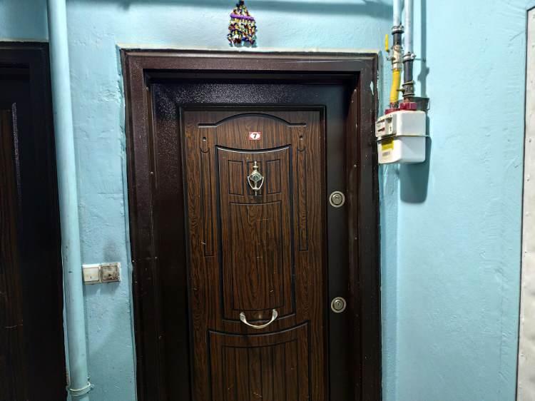 <p>Olay, 25 Kasım'da gece saatlerinde Kızıltepe ilçesi Turgut Özal Mahallesi Mardin Caddesi'ndeki Hacı Şeyhmus Can Apartmanı'nın 2'nci katındaki dairede meydana geldi. </p>
