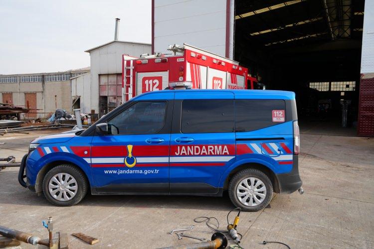 <p>Olay yerinde hayatını kaybeden iki işçinin cenazesi, yapılan incelemenin ardından Adli Tıp Kurumu'na gönderildi. </p>
