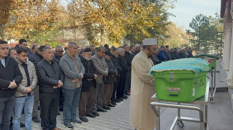 <p>Şüpheli statüsünde bulunan 3 yetkilinin jandarma karakolundaki işlemlerinin sürdüğü öğrenildi.</p>
