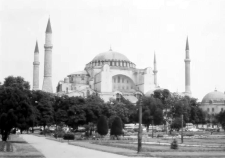 <p>Katoliklerin ruhani lideri ve Vatikan Devlet Başkanı Papa 14'üncü Leo, ilk yurt dışı ziyareti için Türkiye'ye geliyor.</p>
