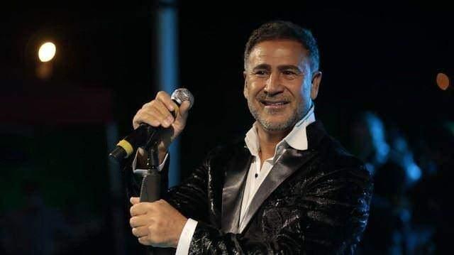 <p><strong>Güçlü sesiyle yıllardır adından söz ettiren ünlü türkücü İzzet Yıldızhan, başarılı kariyerinin yanı sıra özel yaşantısıyla sık sık ilgi odağı haline geliyor.</strong></p>
