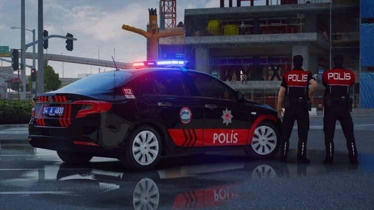 <p><span style="color:#B22222"><strong>ÇEŞİTLİ GÖREVLERDE KULLANILMAYA BAŞLANDI</strong></span></p>

<p> </p>

<p>İlk yıllarda polis araçları sadece şehir içi devriye ve rutin kontrol görevlerinde yer aldı. Ancak zamanla görev çeşitliliği arttı ve araçlar, olay yeri incelemeleri ve acil müdahale gibi özel operasyonlarda da kullanılmaya başlandı.</p>

<p> </p>

<p><strong>Peki, kuruluşundan günümüze kadar polis teşkilatı hangi araçları envanterine dahil etti ve hangi modeller görev yaptı?</strong></p>
