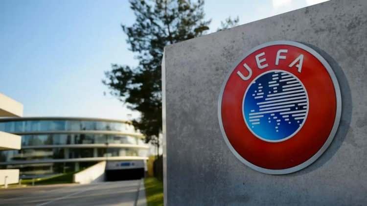 <p>UEFA kulüpler sıralaması güncellendi. UEFA organizasyonlarında bu hafta oynanan maçların ardından kulüplerin yerleri değişti. Peki temsilcilerimiz Fenerbahçe, Galatasaray ve Samsunspor kaçıncı sırada? İşte UEFA tarafından açıkladığı sıralama...</p>
