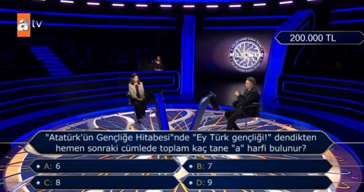 <p><strong>200 bin TL değerindeki soru ise şu şekildeydi:</strong></p>

<p><strong>"Atatürk'ün Gençliğe Hitabesi'nde "Ey Türk gençliği!" dendikten hemen sonraki cümlede toplam kaç tane "a" harfi bulunur?"</strong></p>
