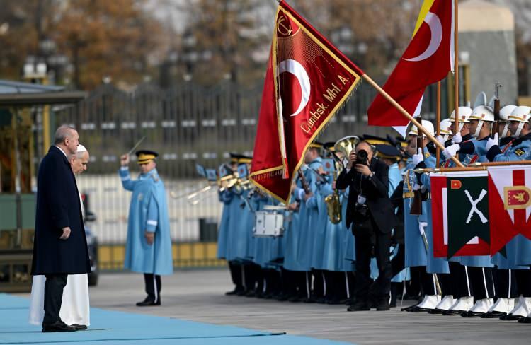 <p>Analizde, Cumhurbaşkanı Erdoğan'ın Vatikan Devlet Başkanı Papa 14. Leo ile İznik'te yaptığı görüşmeye dikkat çekildi. </p>
