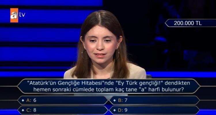 <p><strong>Ancak yanıt vermeme kararı alan yarışmacı, yarışmadan çekilmek istediğini dile getirdi.</strong></p>
