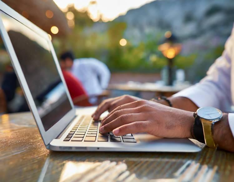 <p><span style="color:rgb(44, 80, 95)">Teknoloji şirketlerinin ağırlığı listenin üst sıralarında hissedilmeye devam ederken; enerji, finans ve tüketim alanında faaliyet gösteren küresel markalar da güçlü performanslarıyla yüksek değerli şirketler arasında sağlam yerlerini koruyor.</span></p>
