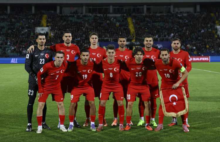<p>A Milli Takım, play-off yarı final maçında Romanya ile karşılaşacak. Milliler, Romanya maçını kazanırsa Slovakya-Kosova maçının galibiyle Dünya Kupası'na katılmak için mücadele edecek.</p>

<p> </p>
