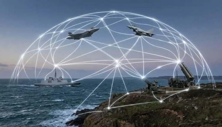 <p>“Avrupa savunma sistemlerini birbirine bağlayacak bu proje sektörde şimdiye kadar yürütülen en büyük entegrasyon programı niteliğinde. Michelangelo Dome” şirketin son üç yıldaki uzay teknolojileri, insansız hava araçları, yapay zekâ ve siber güvenlik alanlarını kapsayan stratejisinin bir parçası olarak planlandı."</p>
