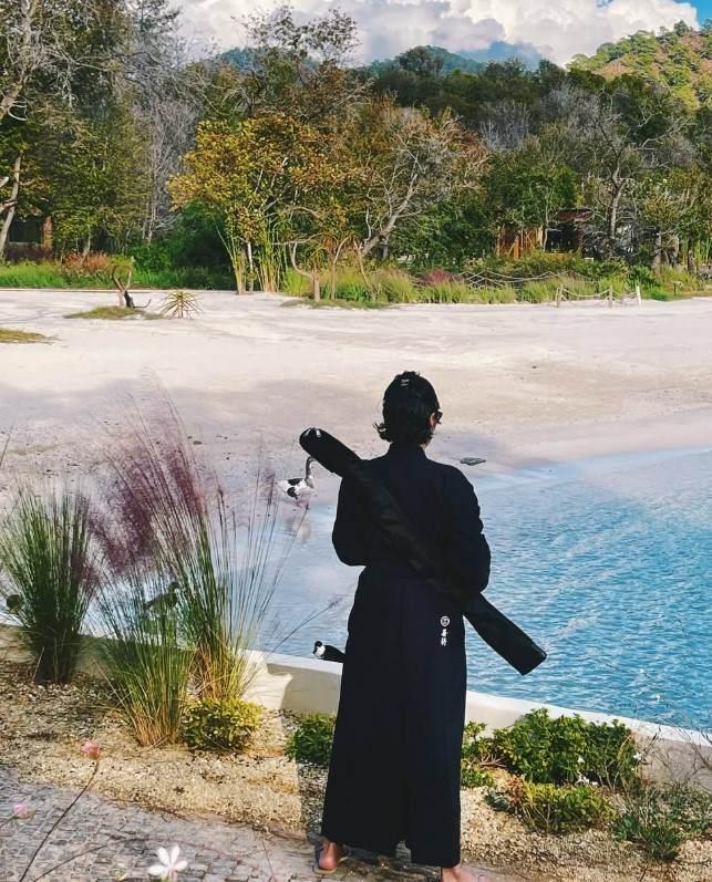 <p><strong>Sinan Özedincik ve Merve Yurtyapan'ın sunumuyla A Para'da yayınlanan "Biz Bize" programına konuk olan Atasoy, dikkat çeken açıklamalarda bulundu.</strong></p>
