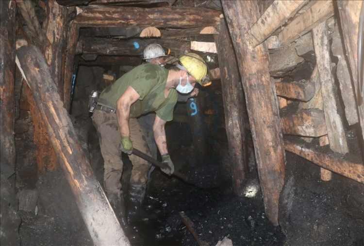 <p><span style="color:#B22222"><strong>Maden:</strong></span></p>

<p> </p>

<p><strong>Yüzde 6,7</strong></p>

<p> </p>
