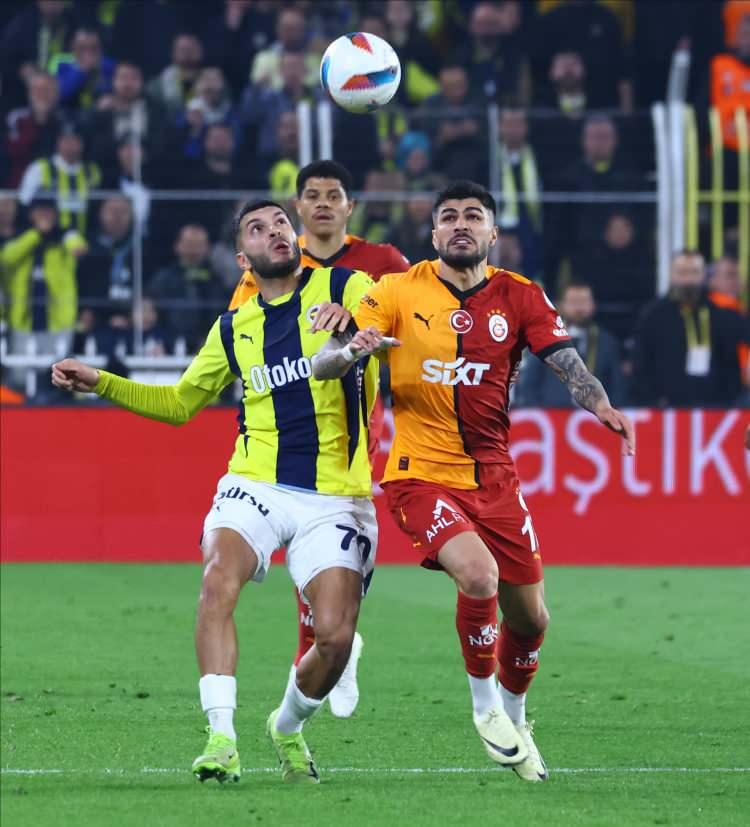 <p>Fenerbahçe ile Galatasaray, Süper Lig'in 14. haftasında kozlarını paylaşacak.<br />
<br />
Chobani Stadı'nda oynanacak ve saat 20.00'de başlayacak müsabakayı hakem Yasin Kol yönetecek.</p>

<p>Mücadelede Kol'un yardımcılıklarını Abdullah Bora Özkara ve Bahtiyar Birinci yapacak.</p>
