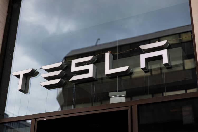 <p><span style="color:rgb(44, 80, 95)">-Tesla &ndash; 780 milyar&nbsp;</span><span style="color:rgb(44, 80, 95)">dolar</span></p>
