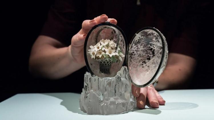 <p><span style="color:#800080"><strong>KENDİ İMZASINI ATMIŞ</strong></span></p>
