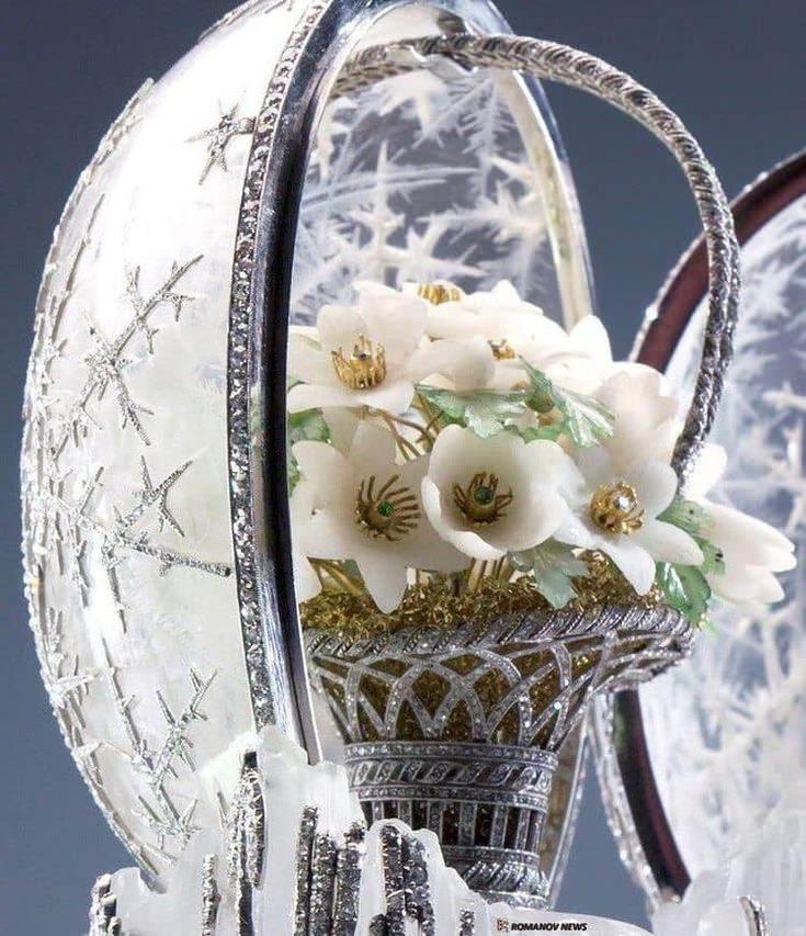 <p>Bug&uuml;n yeniden koleksiyonerlerin ilgi odağı haline gelen Kış Yumurtası, <strong>en az 20 milyon sterlinlik</strong> bir fiyatla m&uuml;zayede d&uuml;nyasında bir kez daha rekor kırması bekleniyor.</p>
