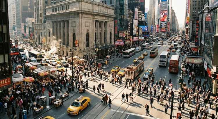 <p>Birleşmiş Milletler (BM) Ekonomik ve Sosyal İşler Bakanlığı'nın 2025 Dünya Kentleşme Beklentileri raporuna göre, dünya hızla kentleşiyor ve şehirler artık 8,2 milyarlık dünya nüfusunun yüzde 45'ine ev sahipliği yapıyor.</p>
