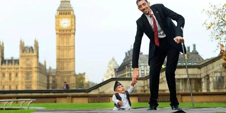 <p>16 yıldır <span style="color:#800080"><em><strong>"dünyanın en uzun adamı" </strong></em></span>unvanını elinde tutan Mardinli <strong>Sultan Kösen'in hayatı</strong> uluslararası bir belgesel ile ekranlara taşınıyor.</p>
