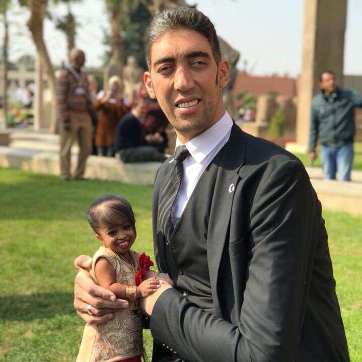 <p><span style="color:#800080"><strong>ÜNLÜLER BİLE ONUNLA RESİM ÇEKİLMEK İSTİYOR</strong></span></p>
