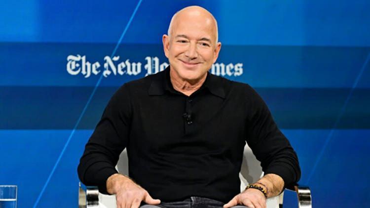 <p><span style="color:#800080"><strong>Jeff Bezos</strong></span></p>

