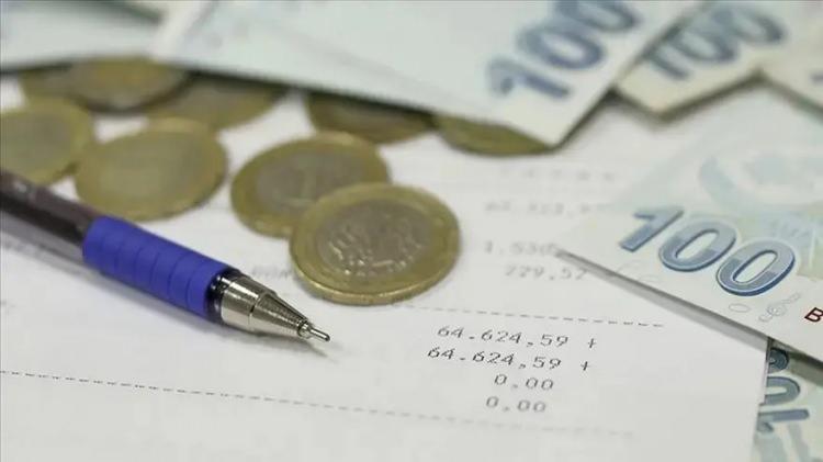 <p>Ekim ayı enflasyon rakamlarının açıklamasıyla belli olan Yeniden Değerleme Oranı'nda değişiklik yapılmadı ve Resmi Gazete'de yayımlandı. Buna göre Yeniden Değerleme Oranı bu yıl yüzde 25,49 oldu.  </p>

<p> </p>

<p>Geçtiğimiz yıl bu oran yüzde 43.93 olarak açıklanmıştı.</p>

<p> </p>
