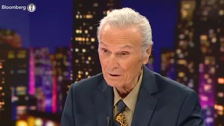 <p><span style="color:#FF0000"><strong>"KİMSE KALMADI YALNIZLIK ÇEKİYORUM"</strong></span></p>

<p><strong>Kendini zaman zaman yalnız hissettiğini de sözlerine ekleyen Hun, "Kimse kalmadı, yalnızlık çekiyorum. İster istemez kendi kabuğunuza çekiliyorsunuz" diye konuştu.</strong></p>
