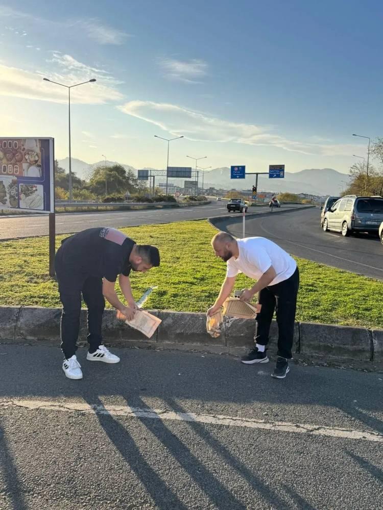 <p>Ordu'da 29 Kasım tarihinde ortaya çıkan ve Kur'an-ı Kerim sayfalarının yol kenarına atıldığı sosyal medya paylaşımları üzerine ekipler harekete geçti.</p>
