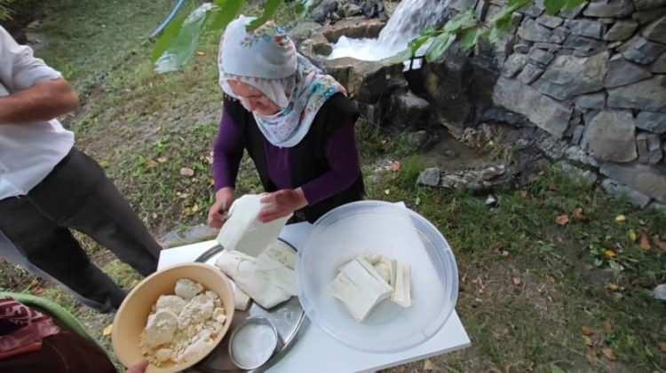 <p><strong>Küflenme süreci peynirin doğal bir antibiyotik özelliğe kavuşmasını sağlıyor.</strong></p>
