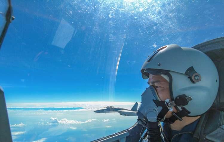 <p><span style="color:#B22222"><strong>ÇİN-TAYVAN </strong></span></p>
