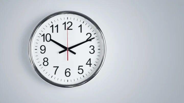 <p><span style="color:#B22222"><strong>SAATLERDEKİ 10.10 GELENEĞİ</strong></span></p>
