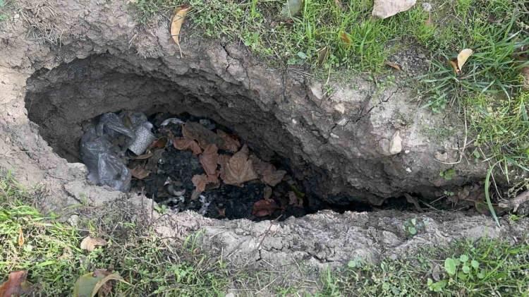 <p><span style="color:#B22222"><strong>'GÖL SEVİYESİNDEKİ DÜŞÜŞ ZEMİNDE ÇÖKMELERE VE DEFORMASYONLARA YOL AÇIYOR'</strong></span></p>

<p> </p>

<p> </p>

<p>Süleyman Demirel Üniversitesi Mühendislik Fakültesi Sismoloji Bölümü Öğretim Üyesi Prof. Dr. Şakir Şahin, "Isparta ve çevresindeki göllerde son dönemlerde yaşanan çekilmeler ve kurumalar, artık sıklıkla karşılaştığımız bir durum hâline geldi. Bunun temel nedenlerine baktığımızda, küresel iklim değişikliğinin etkilerinin artması ve yağış rejimindeki bozulmalar önemli rol oynuyor.</p>
