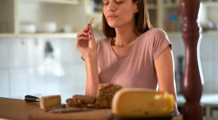 <p><strong>Japon gıda şirketi Meiji Co.'nun desteklediği yeni bir araştırma, beslenme alışkanlıklarının demans üzerindeki etkisini ortaya çıkardı. </strong></p>
