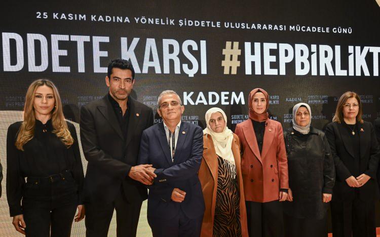 <p>Beyoğlu'ndaki Atatürk Kültür Merkezi'nde düzenlenen kampanyanın tanıtım programında, oyuncu Kenan İmirzalıoğlu'nun ekran yüzü olduğu kamu spotunun gösterimi yapıldı.</p>
